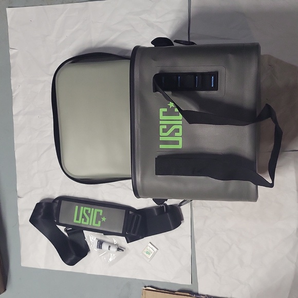Large gray green insulated cooler can summer USIC new soft pack 40 can bag strap - Picture 2 of 11